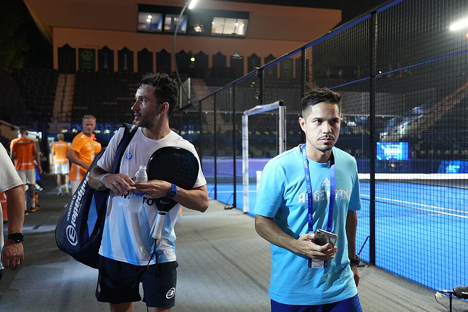 🎾 Cómo Mejorar tu Bandeja: Guía Completa para Jugadores de Todos los Niveles 🏅